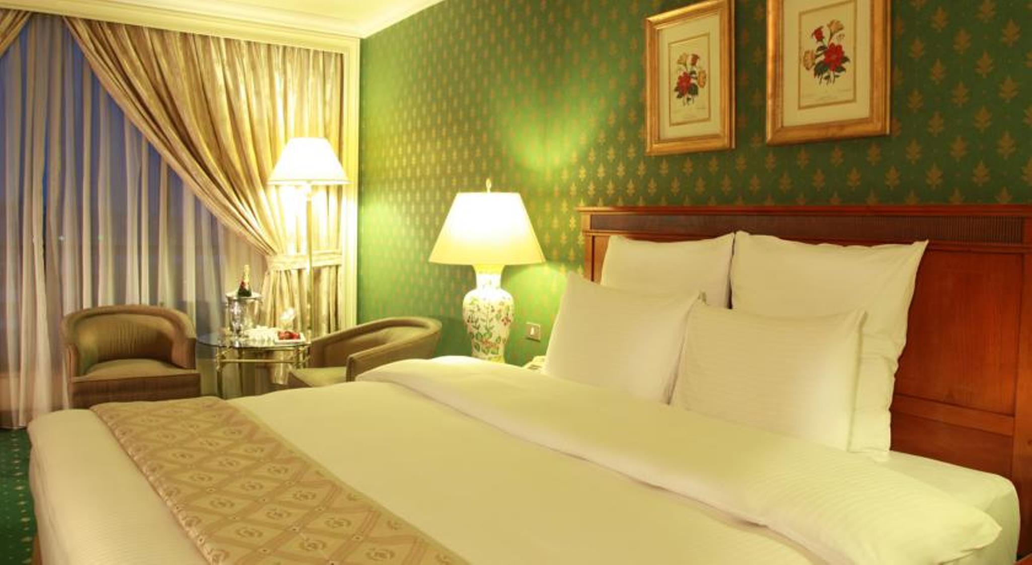 Regency Palace Амман Экстерьер фото A bedroom at the hotel