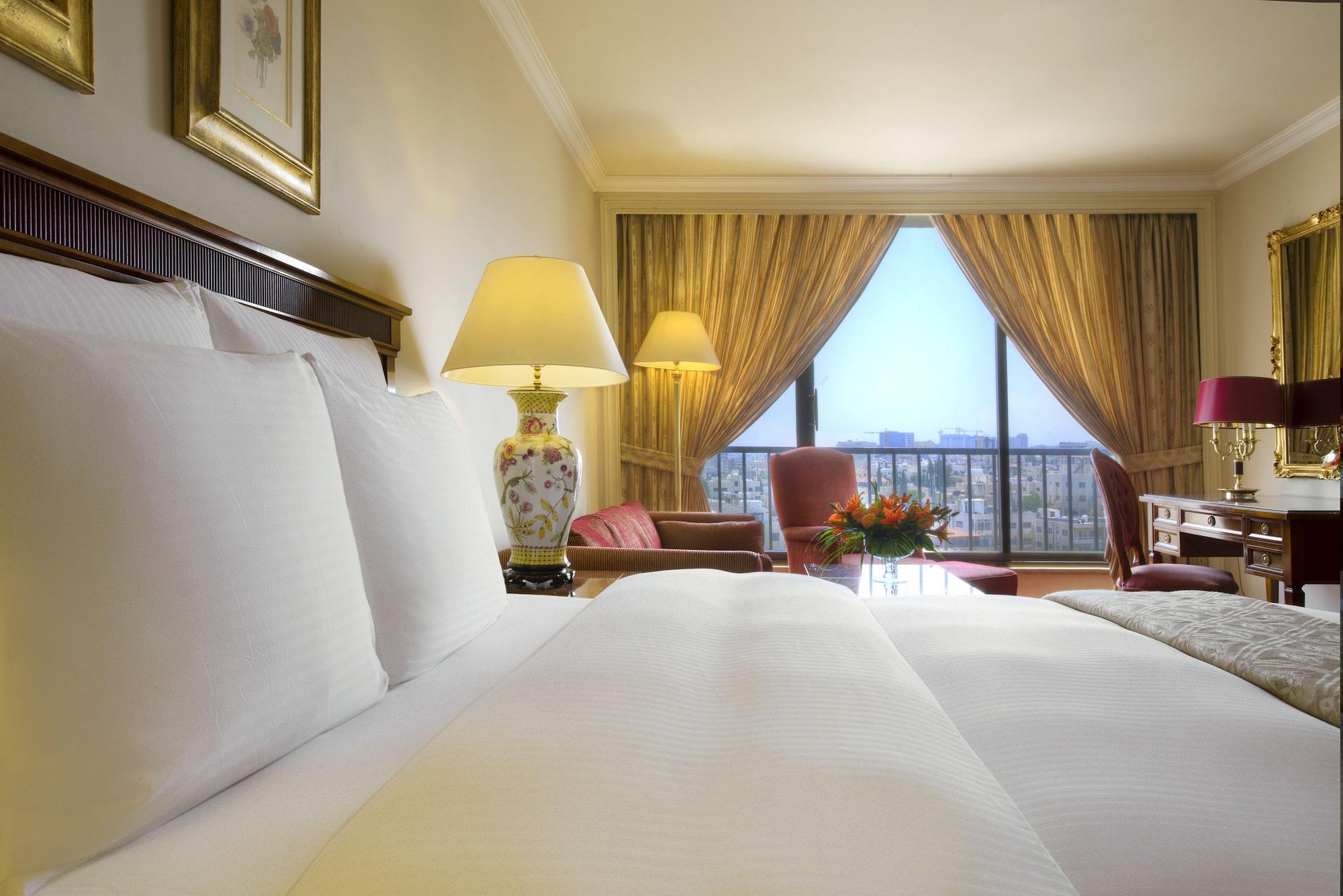 Regency Palace Амман Экстерьер фото A room at the hotel