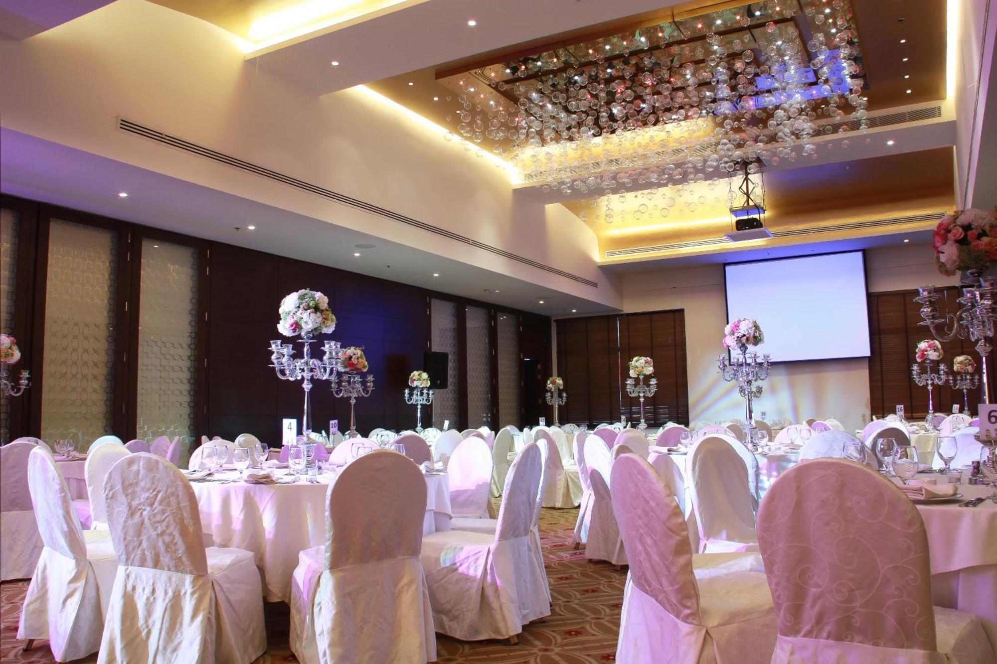 Regency Palace Амман Экстерьер фото A wedding reception at a hotel