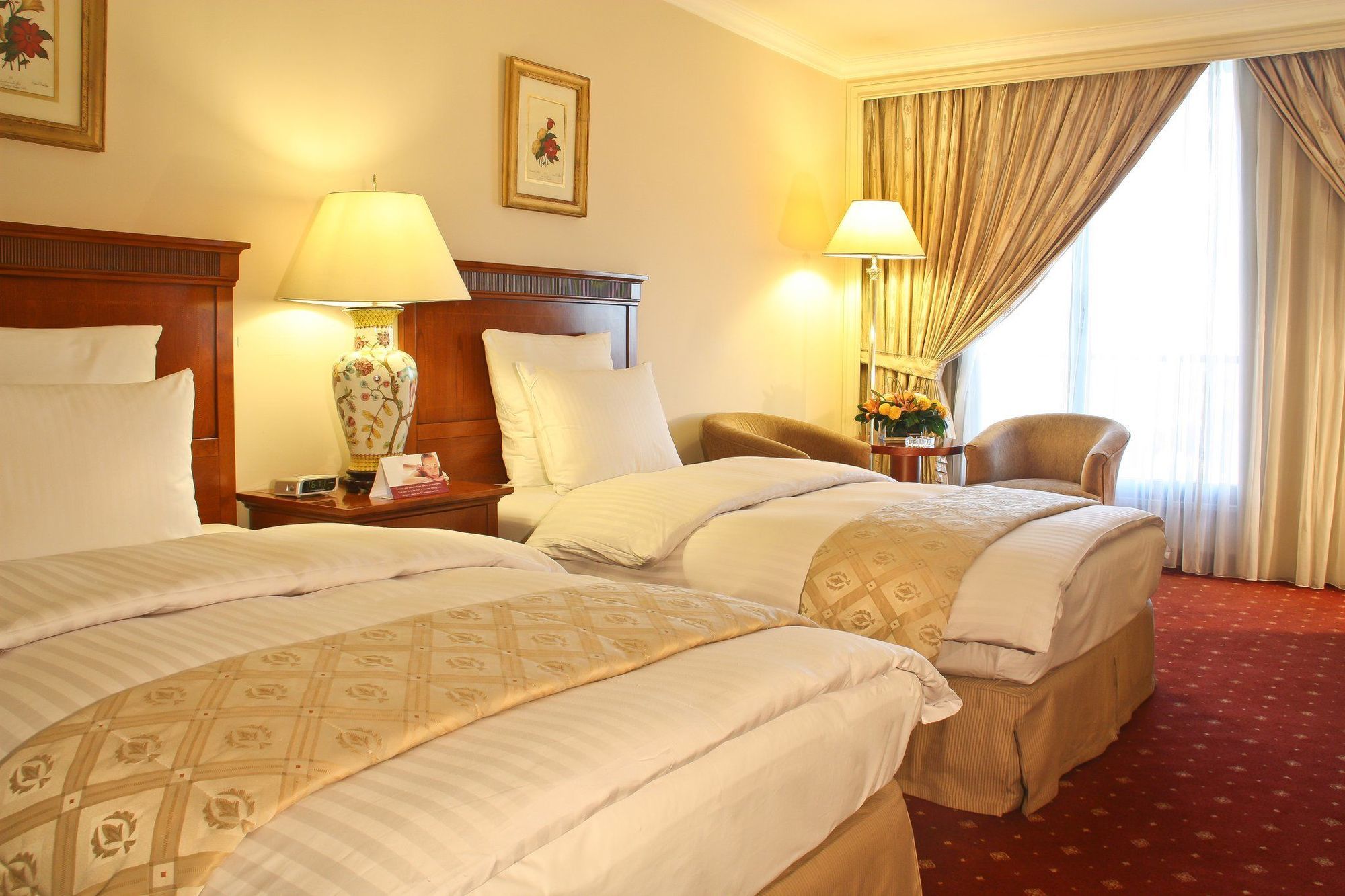 Regency Palace Амман Экстерьер фото A room at the hotel