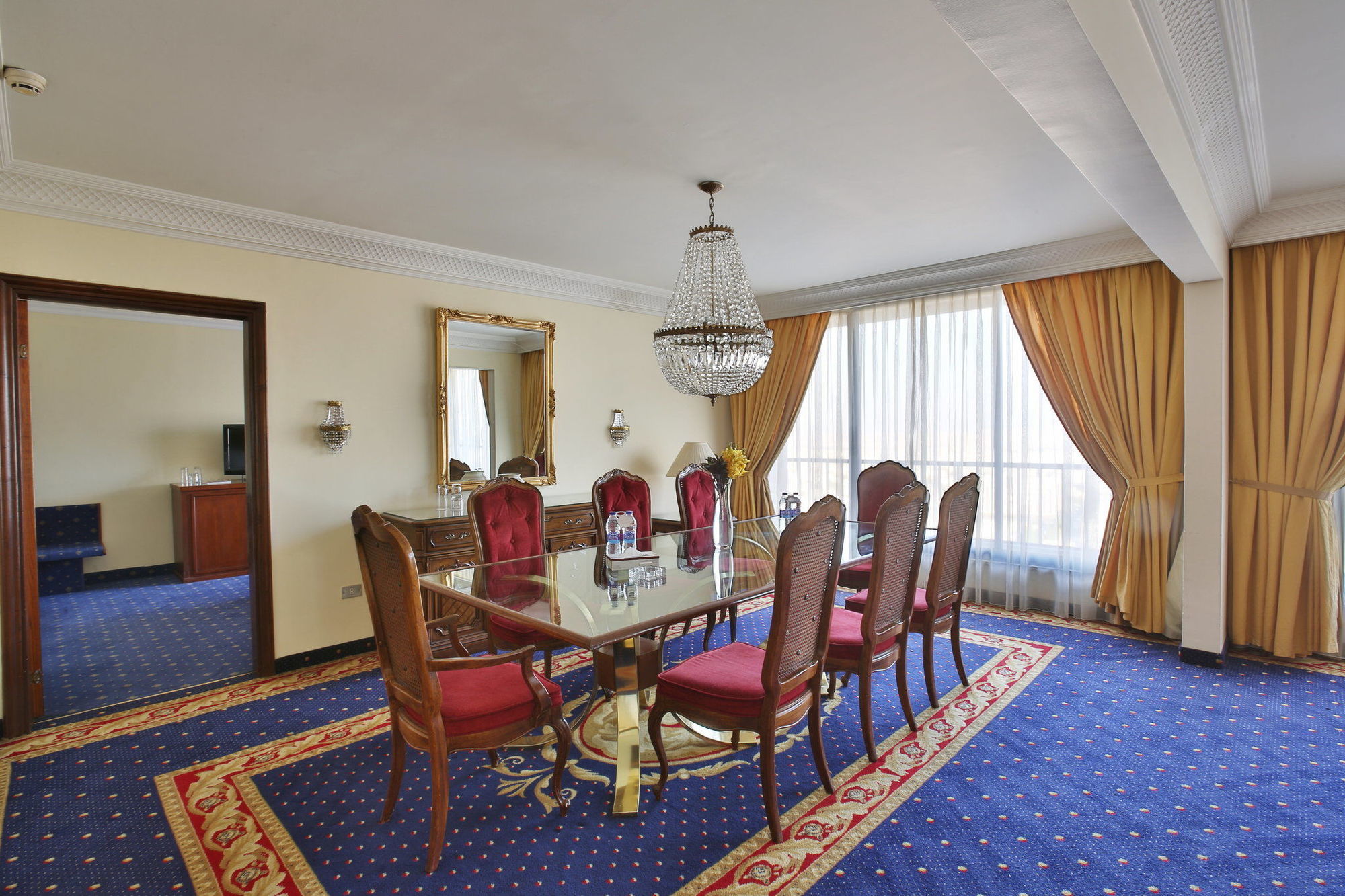 Regency Palace Амман Экстерьер фото A suite at the Grand Hotel