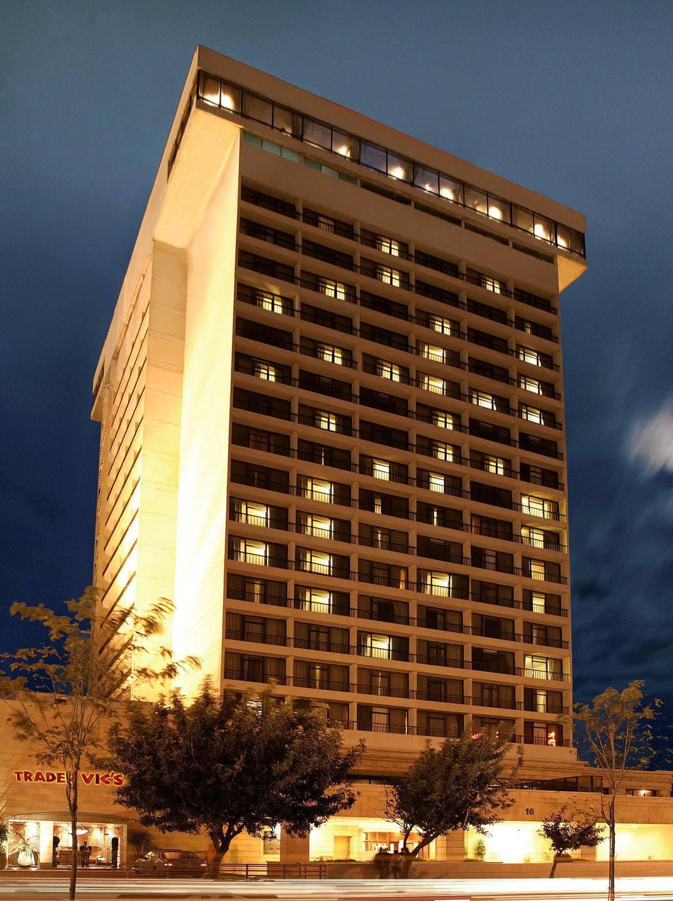 Regency Palace Амман Экстерьер фото The hotel at night
