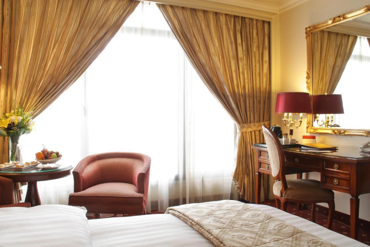 Regency Palace Амман Экстерьер фото A room at the hotel