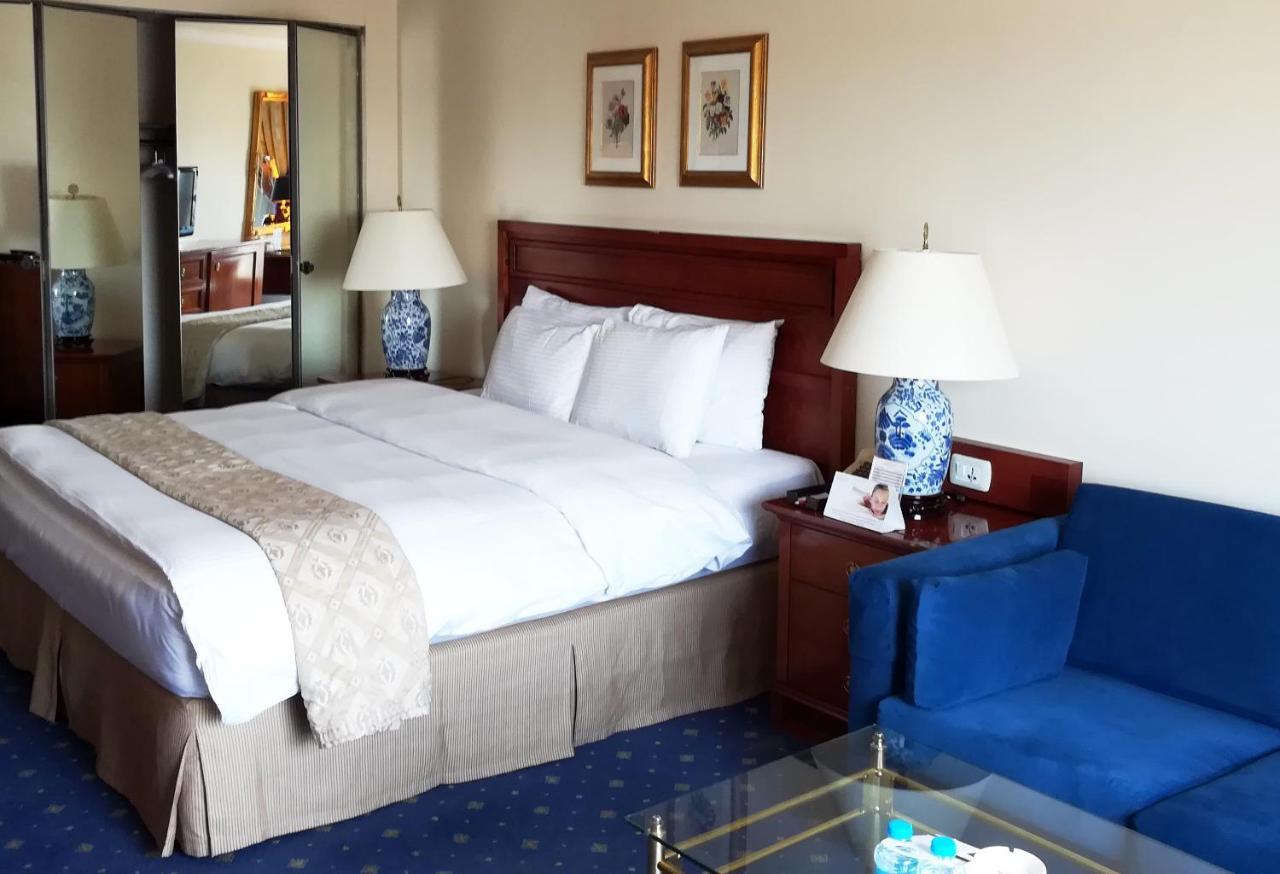 Regency Palace Амман Экстерьер фото
