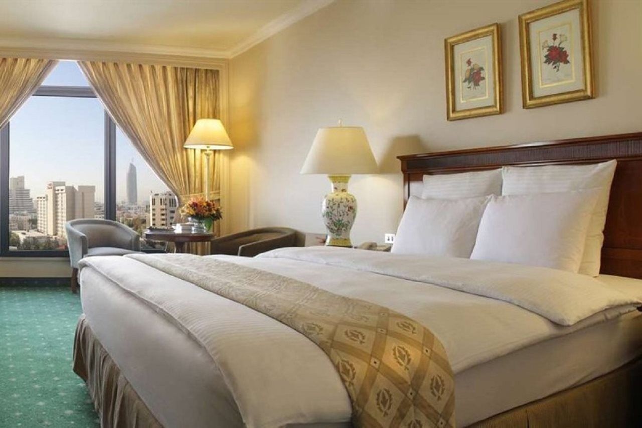 Regency Palace Амман Экстерьер фото A room at the hotel